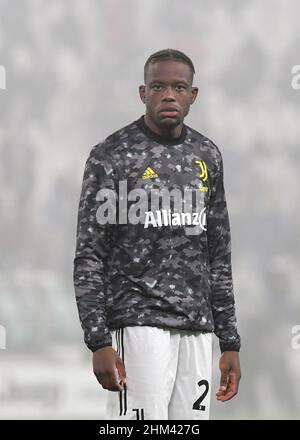 Denis Zakaria, du Juventus FC, se réchauffe lors du match de la série 2021/22 entre le Juventus FC et le Hellas Verona FC au stade Allianz le 06 février 202 Banque D'Images