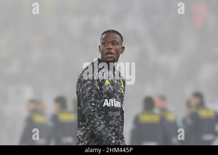 Turin, Italie.06th févr. 2022.Denis Zakaria de Juventus FC se réchauffe lors de la série Un match de 2021/22 entre Juventus FC et Hellas Verona FC au stade Allianz le 06 février 2022 à Turin, Italie-photo ReporterTorino crédit: Agence photo indépendante/Alamy Live News Banque D'Images