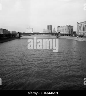 Vue de la rivière de Moscou, Moscou, Russie, URSS, avril 1981 Banque D'Images