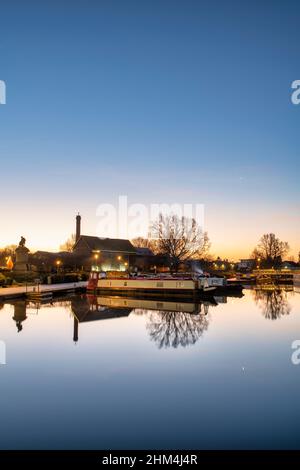 Bassin de Bancroft à l'aube.Stratford-upon-Avon, Warwickshire, Angleterre Banque D'Images