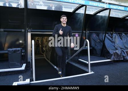 Nouvelle signature de Newcastle United Bruno Guimaraes sort du tunnel du joueur après une conférence de presse à St James' Park, Newcastle upon Tyne.Date de la photo lundi 7 février 2022. Banque D'Images