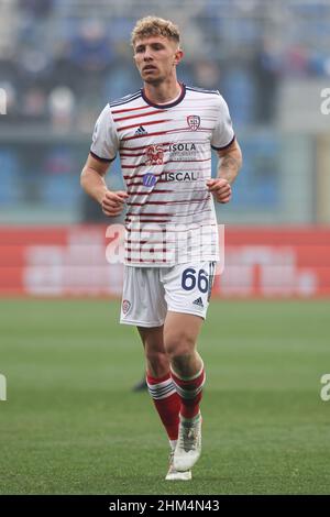Bergame, Italie, 6th février 2022.Matteo Lovato de Cagliari pendant la série Un match au stade Gewiss, Bergame.Le crédit photo devrait se lire: Jonathan Moscrop / Sportimage Banque D'Images