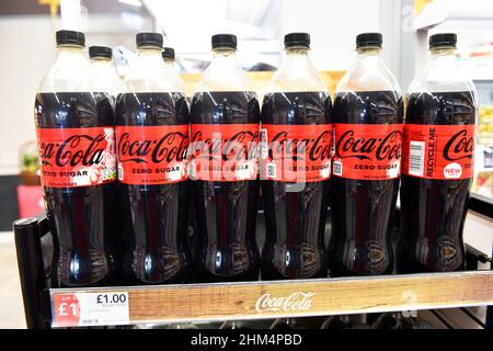 Coca-Cola en vente dans un supermarché au Royaume-Uni Banque D'Images