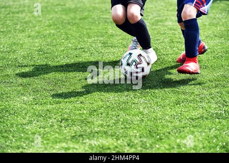 Camp d'entraînement de football pour jeunes garçons et filles, Yorkshire, Royaume-Uni Banque D'Images