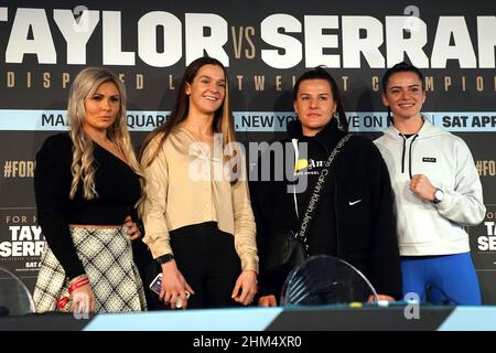 Shannon Courtenay (à gauche), Terri Harper, Chantelle Cameron et Skye Nicolson (à droite) lors d'une conférence de presse au Leadenhall Building, à Londres.Date de la photo: Lundi 7 février 2022. Banque D'Images