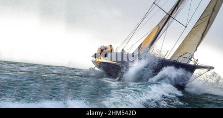 Kosatka, Team Russia, Volvo Open 70, Volvo OCEAN race entrée sur leur première sortie compétitive, dans la course britannique Round the Island, Isle of Wight, Royaume-Uni Banque D'Images