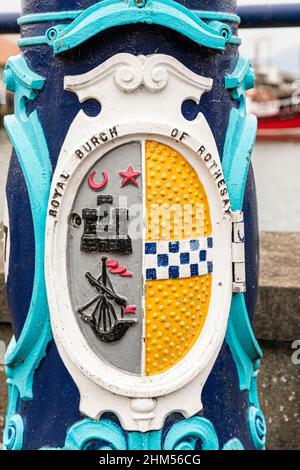 Les armoiries du Royal Burgh de Rothesay sur un lamposte à Rothesay sur l'île de Bute, Argyll & Bute, Écosse, Royaume-Uni Banque D'Images