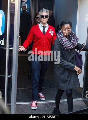 Londres, Royaume-Uni.07th févr. 2022.Johnny Knoxville, la star de Jackass Forever, quitte les studios Global radio à Londres.Crédit : SOPA Images Limited/Alamy Live News Banque D'Images