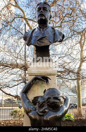 Mémorial de bronze à Sir Arthur Sullivan, compositeur et collaborateur de W.S.Gilbert, par William Goscombe John, 1903 ans, dans les jardins Victoria Embankment, Londres Banque D'Images