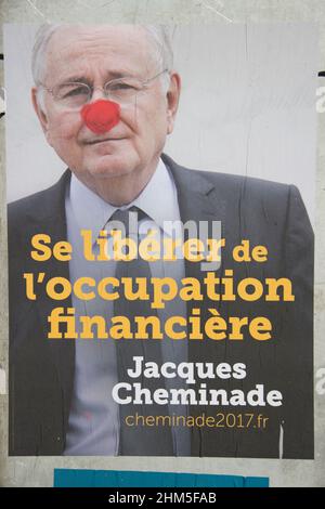 Affiches déchirées et peintes des candidats à l'élection présidentielle.France. Banque D'Images