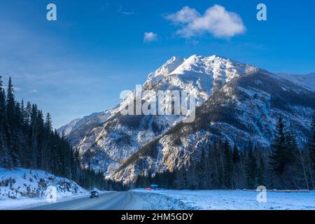 Mount Field depuis le point de vue du tunnel inférieur en spirale sur la TransCanada Highway près du col du cheval Kickelg, Colombie-Britannique, Canada. Banque D'Images