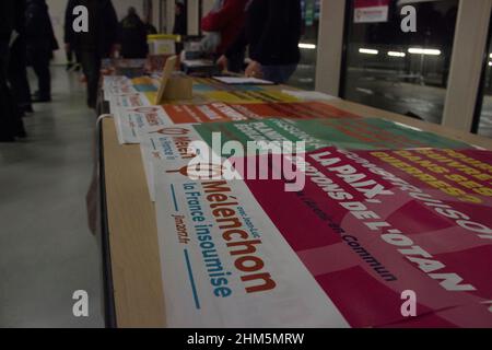 Accessoires de campagne de mouvement France Insoumise.Les goodies de la campagne JLM 2017 de Jean-Luc Mélenchon, candidat à l'élection présidentielle.France. Banque D'Images