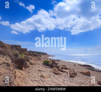 Les plus belles plages de l'Italie: Parc des dunes Campomarino à Apulia, Italie. La zone protégée s'étend sur toute la côte de la ville de Marugio Banque D'Images