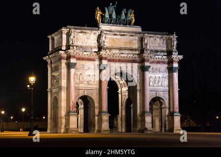 L'Arc de Triomphe du carrousel est un arc triomphal de Paris, situé sur la place du carrousel, un exemple d'architecture néoclassique dans la Corinthia Banque D'Images