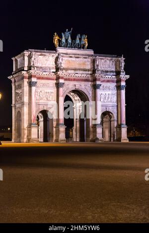 L'Arc de Triomphe du carrousel est un arc triomphal de Paris, situé sur la place du carrousel, un exemple d'architecture néoclassique dans la Corinthia Banque D'Images