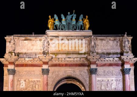 L'Arc de Triomphe du carrousel est un arc triomphal de Paris, situé sur la place du carrousel, un exemple d'architecture néoclassique dans la Corinthia Banque D'Images