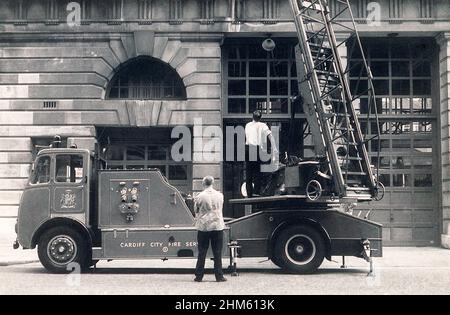 Moteur Cardiff City Fire Service, image d'archive. Banque D'Images