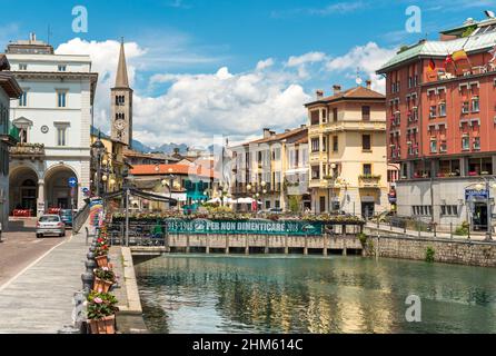 Omegna, Verbano-Cusio-Ossola, Piémont, Italie - 25 mai 2018 : vue sur le centre historique du village d'Omegna, situé sur la côte du lac Orta dans le Piémont Banque D'Images