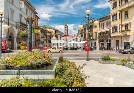 Omegna, Verbano-Cusio-Ossola, Piémont, Italie - 25 mai 2018 : vue sur le centre historique du village d'Omegna, situé sur la côte du lac Orta dans le Piémont Banque D'Images