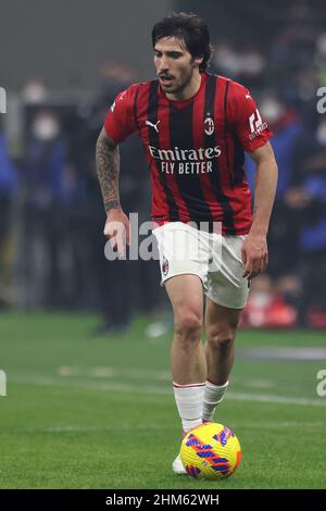 Milan, Italie, 5th février 2022.Sandro Tonali de l'AC Milan pendant la série Un match à Giuseppe Meazza, Milan.Le crédit photo devrait se lire: Jonathan Moscrop / Sportimage Banque D'Images