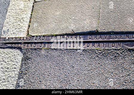 Southend on Sea Corporation, a & H Sandford Founders of Gravesend, canal de drainage d'époque à Southend on Sea, Essex. Ancienne fonte usée Banque D'Images