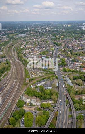 Vue aérienne, autoroute A40 Essen-Centre, vue sur la ville SüdOstviertel, Essen, région de la Ruhr, Rhénanie-du-Nord-Westphalie, Allemagne, Luftbild, Autobahn A40 Essen-Zentr Banque D'Images