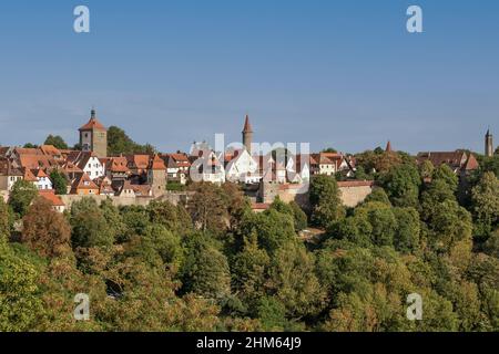 vue sur le mur de la ville et la vieille ville de rothenburg Banque D'Images