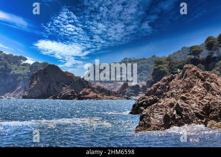 Tossa de Mar est un petit village médiéval qui se dresse sur un promontoire surplombant la mer sur la Costa Brava dans la province de Gérone Banque D'Images