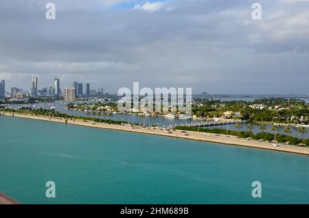 Miami Beach, South Beach Skyline au port de Miami. Terminal du port de croisière à Miami Beach, Floride, États-Unis. 9 janvier 2022. Banque D'Images
