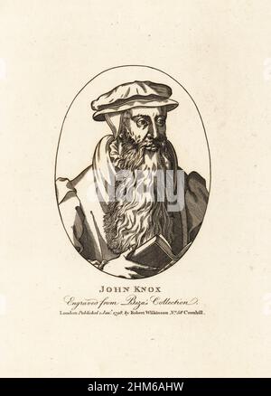 John KNOX (1505-1572), prêtre écossais, chef de la réforme protestante en Écosse.Avec une longue barbe, une casquette, une capuche et un manteau, tenant une bible.Gravé de la collection de Theodore Beza.Gravure sur plaque de coperplate d’Iconographia Scotica de John Smith, ou portraits d’illustres habitants d’Écosse, Robert Wilkinson, 58 Cornhill, Londres, 1798. Banque D'Images