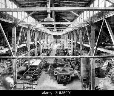 L'usine d'avions abandonné à Flossenburg, photographiée par le corps des transmissions de l'armée américaine après la libération du camp.Vraisemblablement celui exploité par Messerschmitt au camp depuis 1943, l'usine employait 5 700 travailleurs à la mi-1944 Banque D'Images