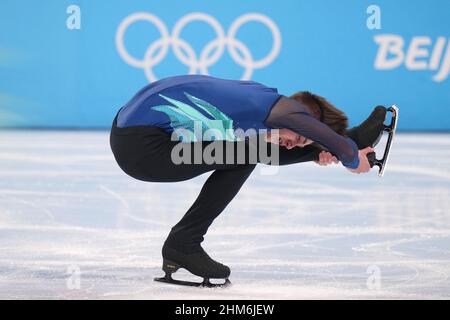 Pékin, Chine. 8th févr. 2022. Roman Sadovsky, du Canada, lors de la compétition de patinage artistique masculin dans le stade intérieur de la capitale, aux Jeux olympiques d'hiver de 2022 à Beijing, le 8 février 2022. Photo de Richard Ellis/UPI crédit: UPI/Alay Live News Banque D'Images