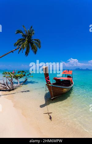 Belles plages de Koh Ngai, au sud de la côte d'Andaman, province de Krabi, Thaïlande. Banque D'Images