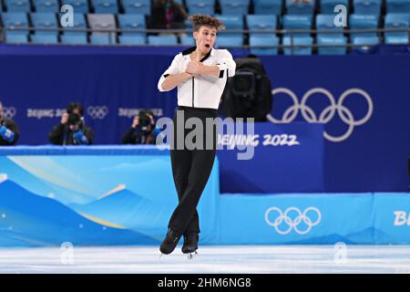 Pékin, Chine. 8th févr. 2022. Lukas Britschgi de Suisse se produit lors de la compétition de patinage artistique masculin dans le stade intérieur de la capitale aux Jeux Olympiques d'hiver de Beijing 2022 le 8 février 2022. Photo de Richard Ellis/UPI crédit: UPI/Alay Live News Banque D'Images