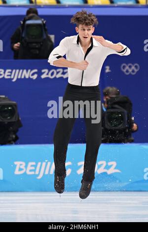 Pékin, Chine. 8th févr. 2022. Lukas Britschgi de Suisse se produit lors de la compétition de patinage artistique masculin dans le stade intérieur de la capitale aux Jeux Olympiques d'hiver de Beijing 2022 le 8 février 2022. Photo de Richard Ellis/UPI crédit: UPI/Alay Live News Banque D'Images