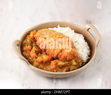 Poulet frit croustillant ou côtelette de porc Tonkatsu avec curry japonais et riz - cuisine japonaise et coréenne Banque D'Images