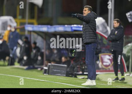 L’entraîneur italien Thiago Motta de Spezia a commis une communication lors du match de football de la série Entre Salerntana et Spezia au stade Arechi de Salerno, dans le sud de l’Italie, le 7 février 2021. Banque D'Images