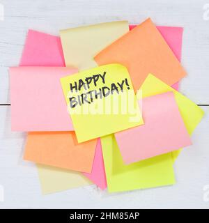 Joyeux anniversaire voeux célébration business concept bureau note papier carré papier note Banque D'Images