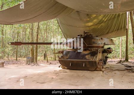 Un char américain de la guerre du Vietnam exposé au complexe du tunnel de Cu Chi, district de Cu Chi, ville de Ho Chi Minh (Saigon), dans le sud du Vietnam Banque D'Images