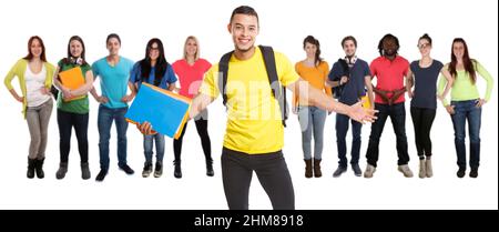 Groupe d'étudiants étudiant jeune latin éducation homme heureux souriant isolé sur un fond blanc Banque D'Images