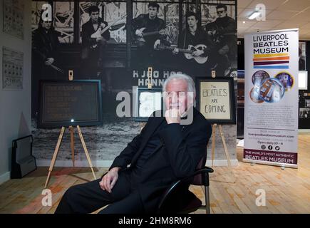 Pete Best, ancien batteur des Beatles, au musée des Beatles à Liverpool, devant les affiches utilisées pour annoncer les Beatles jouant en direct à la Casbah à Liverpool. Date de la photo: Mardi 8 février 2022. Banque D'Images