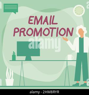 Affiche affichant la promotion par e-mail. Une émission commerciale de photo conceptuelle qui offre des incitations pour stimuler les ventes de la femme de bureau debout utilisant l'ordinateur portable avec Banque D'Images