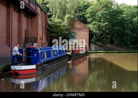 Vue d'été sur les bateaux-canaux dans le centre de Chester Banque D'Images