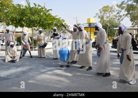 Spectacle de musique et de danse arabes sur le site principal de l'Expo 2020 Dubaï aux Émirats arabes Unis - 1 février 2022. Banque D'Images