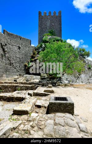 Château et tour, Sortelha, Serra da Estrela, Beira Alta, Portugal Banque D'Images