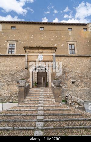 Piazza Bartolomeo d’Alviano, château médiéval Doria Pamphili, 15th Century, Alviano, Ombrie, Italie, Europe Banque D'Images