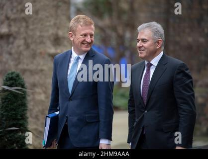 Downing Street, Londres, Royaume-Uni. 8th févr. 2022. Oliver Dowden CBE député, ministre sans portefeuille à Downing Street pour une réunion hebdomadaire du Cabinet avec le député de Brandon Lewis, secrétaire d'État pour l'Irlande du Nord. Crédit : Malcolm Park/Alay Live News Banque D'Images