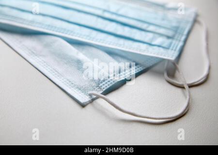 Masques pour le visage, masques chirurgicaux sanitaires médicaux, anti-poussière respirable jetable 3-Layer contour d'oreille bouche masques pour la protection contre la propagation Banque D'Images