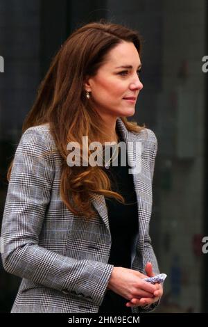 La duchesse de Cambridge part après une visite au PACT (parents et enfants ensemble) à Southwark, dans le sud de Londres, pour en savoir plus sur la façon dont les communautés peuvent soutenir les parents et leurs familles dans leur bien-être mental et améliorer les résultats en matière de santé et de développement pour les jeunes enfants. Date de la photo: Mardi 8 février 2022. Banque D'Images