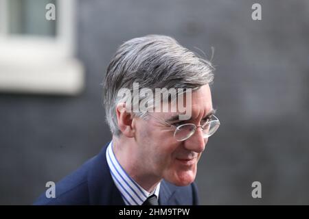 Londres, Royaume-Uni. 8th févr. 2022. Nouveau ministre d'État pour les opportunités du Brexit et l'efficacité du gouvernement Jacob Rees-Mogg quittant après la réunion hebdomadaire du Cabinet au n° 10 Downing Street. Credit: Uwe Deffner/Alay Live News Banque D'Images